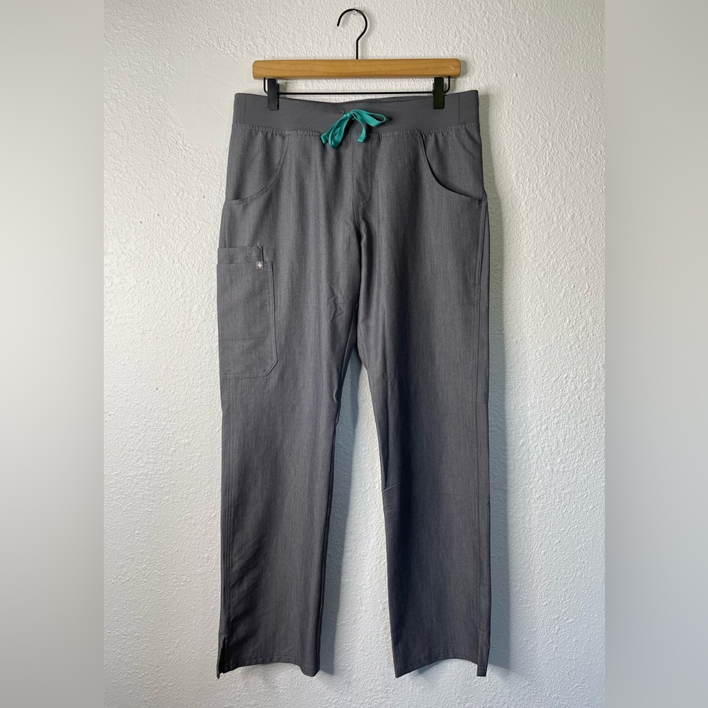 FIGS Kade Graphite Cargo Scrub Pants Size Medium